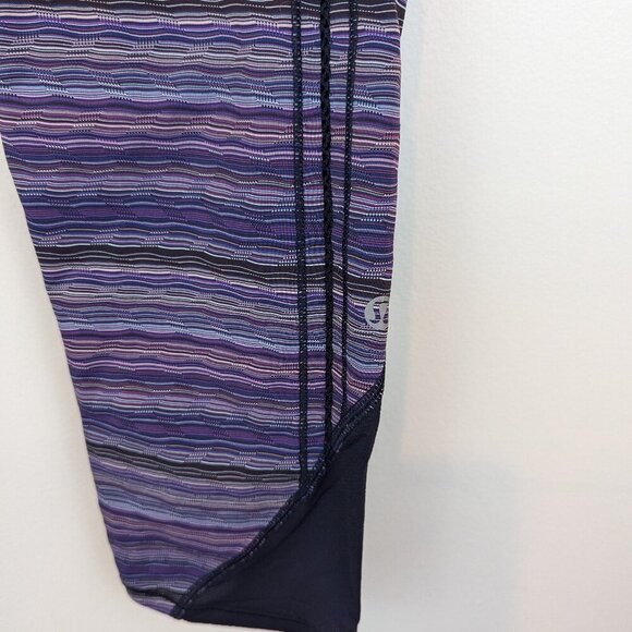 Lululemon Capri Leggings in Purple/Black, Sz 6 - Picture 2 of 3